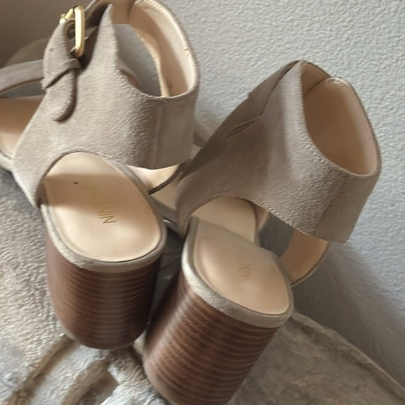 Nine West Garden Bay Suede tan grayish ankle strap buckle block heels sandals 9 - Picture 8 of 9
